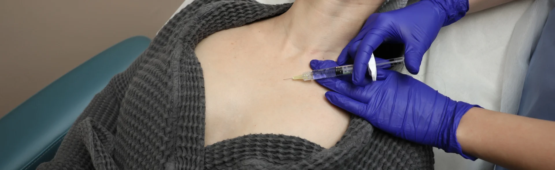 Biorevitalization of the neck and decollete zone, photo 1